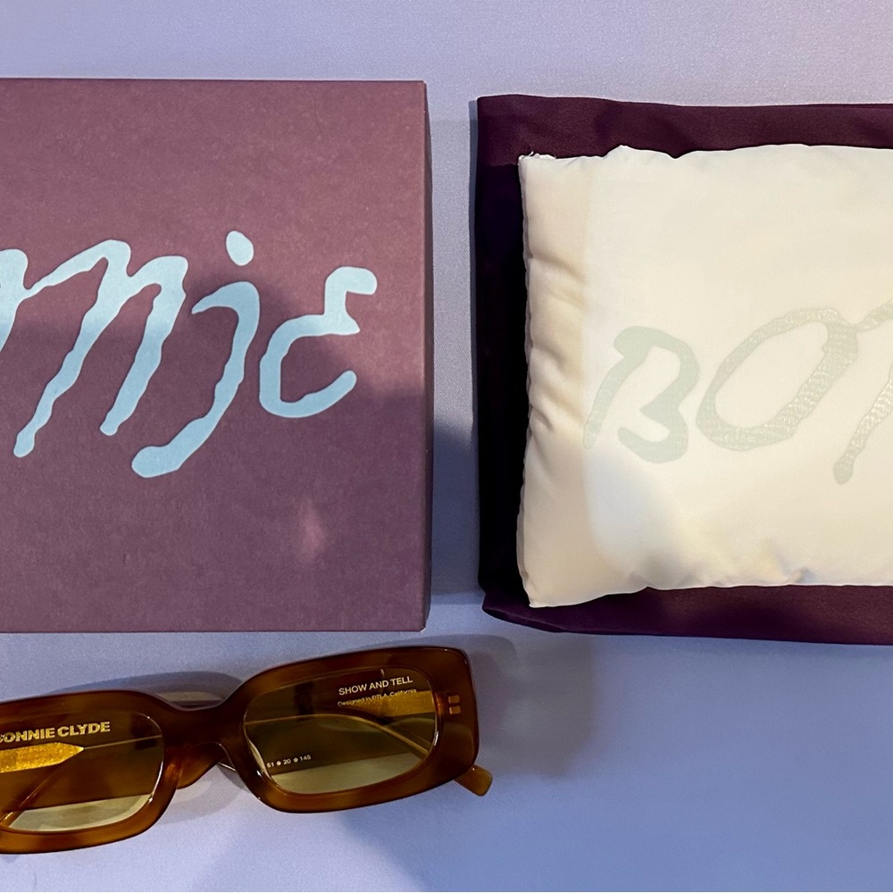 Bonnie Clyde Show and Tell Sunglasses with Case